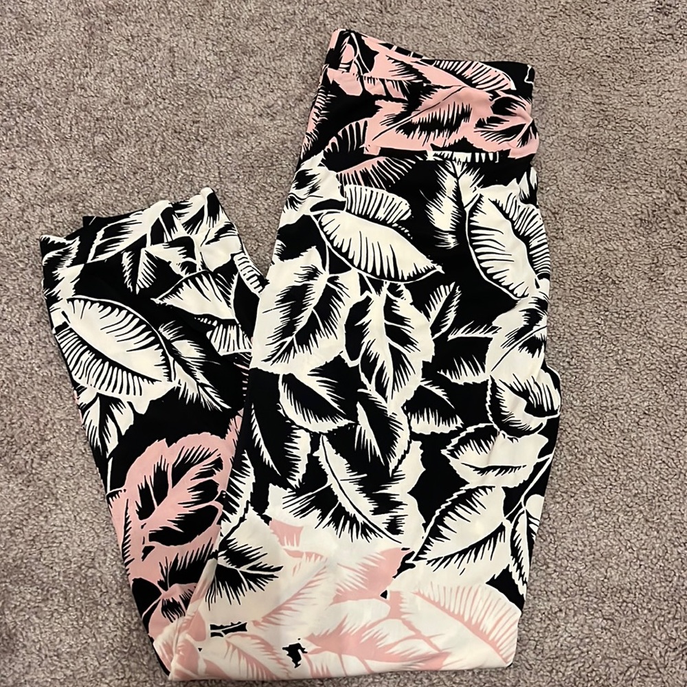 Women’s Express Stretchy and Flowy Pants (size S)